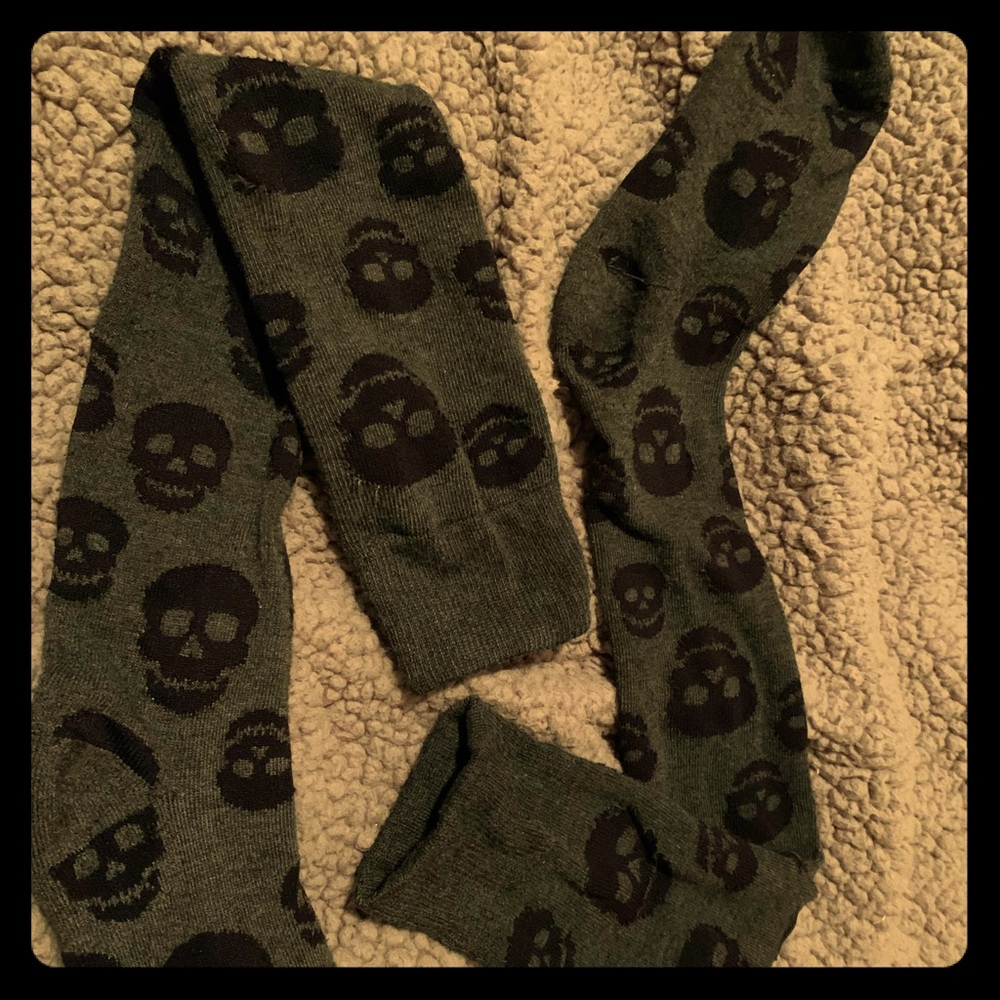 Knee high Skull Socks